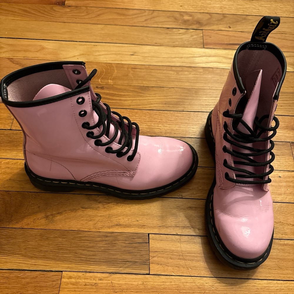 Bubble gum pink Dr. Martens 1460